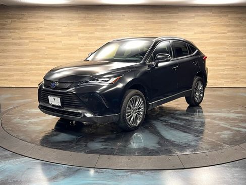 Used 2024 Toyota Venza XLE AWD/4WD image 5