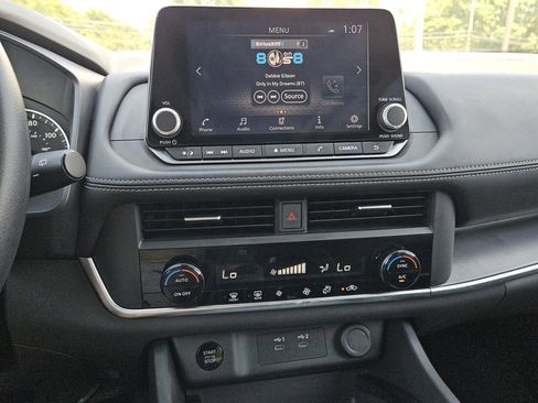 Used 2024 Nissan Rogue SV image 12