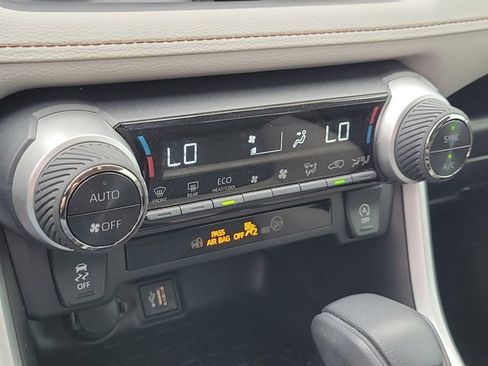 Used 2023 Toyota RAV4 XLE image 28