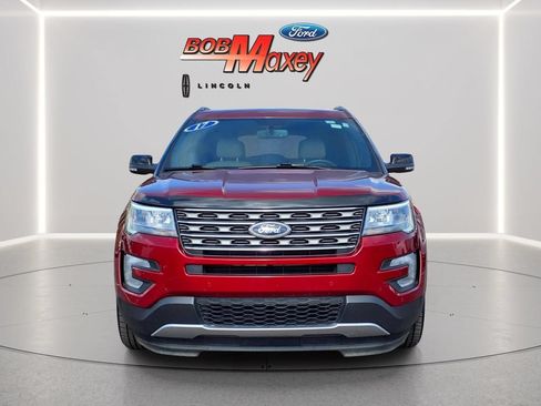 Used 2017 Ford Explorer XLT w/ Equipment Group 202A FWD image 2