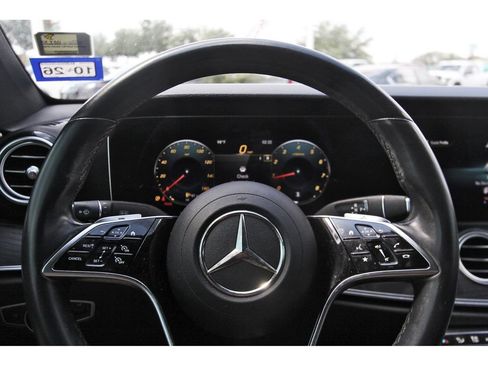 Used 2022 Mercedes-Benz E 350 Sedan image 9