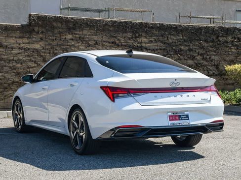 Used 2021 Hyundai Elantra Limited image 9