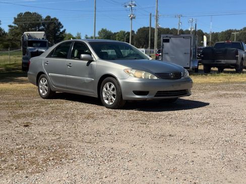 Used 2005 Toyota Camry XLE FWD image 6