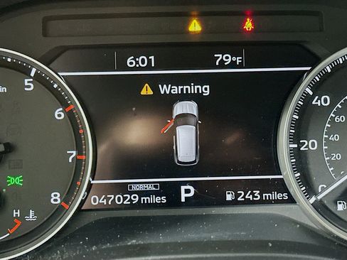 Used 2024 Mitsubishi Outlander SE image 19