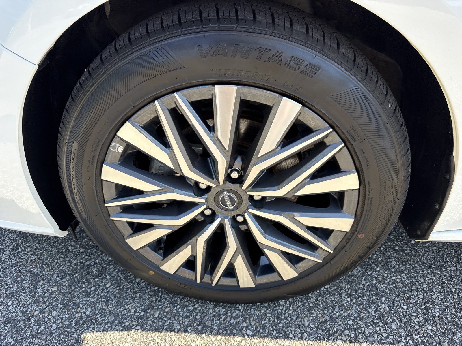 Used 2025 Nissan Altima 2.5 SV FWD image 10