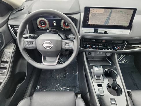 Used 2025 Nissan Rogue SL w/ Tech Package FWD image 29