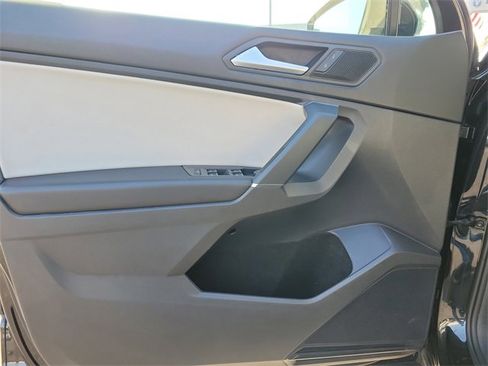 Used 2020 Volkswagen Tiguan SEL image 19