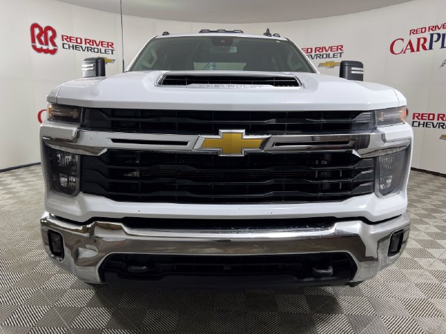Used 2024 Chevrolet Silverado 3500 LT w/ Convenience Package AWD/4WD image 2