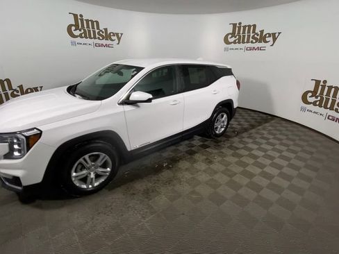 Used 2023 GMC Terrain SLE image 4