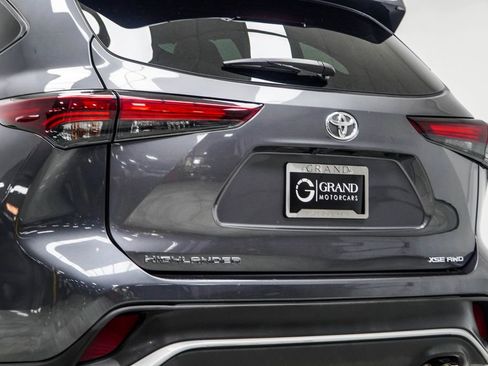 Used 2025 Toyota Highlander XSE AWD/4WD image 14