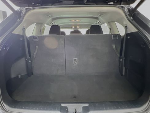 Used 2023 Toyota Highlander LE image 34