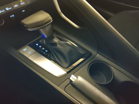 Used 2024 Hyundai Elantra SEL FWD image 26