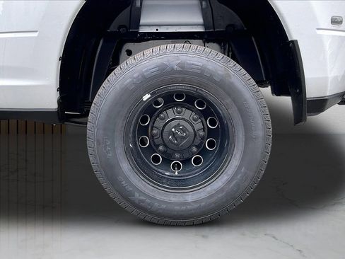 New 2026 RAM 3500 Big Horn AWD/4WD image 34