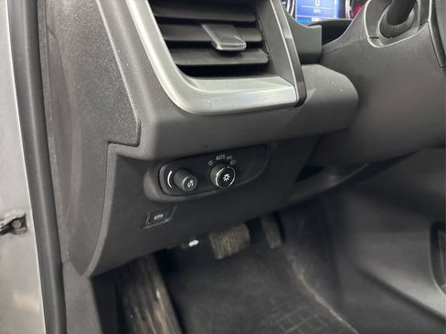 Used 2023 GMC Terrain SLE image 36