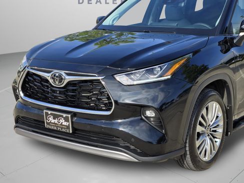 Used 2026 Toyota Highlander Platinum AWD/4WD image 36