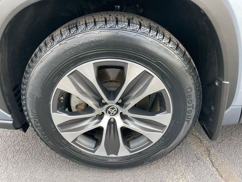 Used 2023 Toyota Highlander XLE image 46