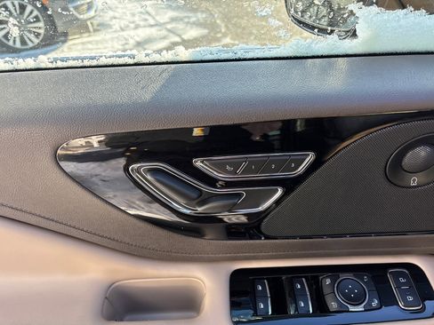 Certified 2023 Lincoln Aviator Reserve w/ Equipment Group 201A image 12