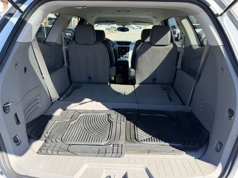 Used 2017 Chevrolet Traverse LT FWD image 19