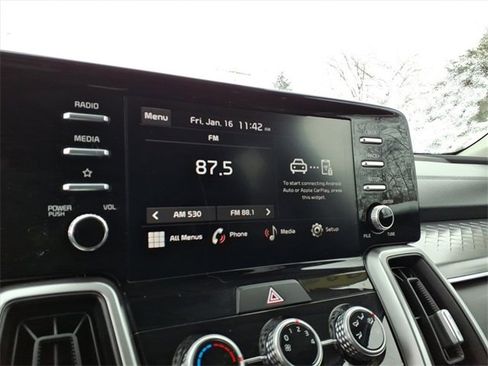 Used 2023 Kia Sorento LX image 18