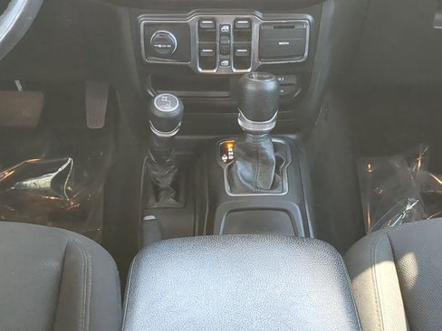 Used 2022 Jeep Wrangler Unlimited Sport image 19