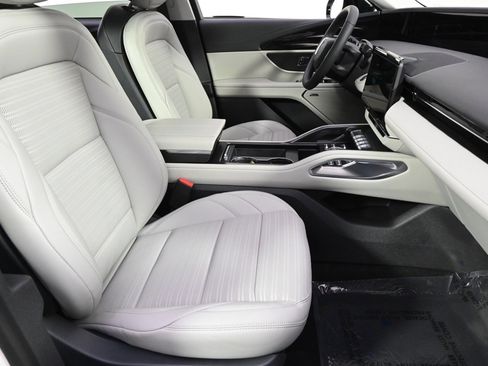 New 2026 Lincoln Nautilus Reserve w/ Jet Appearance Package image 16