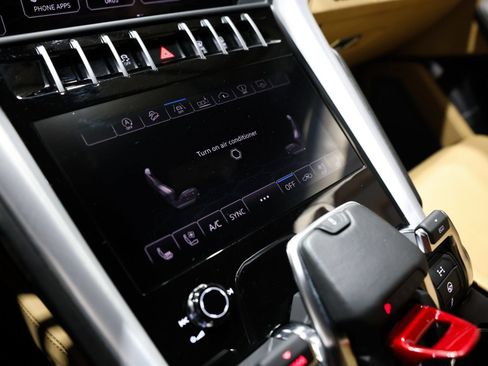Used 2019 Lamborghini Urus AWD/4WD image 52