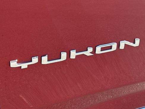 Used 2025 GMC Yukon Elevation image 32