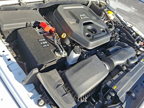 Certified 2021 Jeep Wrangler Unlimited Sahara image 29