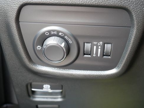 Used 2025 Jeep Grand Cherokee Laredo w/ Luxury Tech Group I AWD/4WD image 26