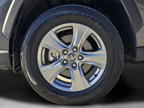 Used 2025 Toyota RAV4 XLE AWD/4WD image 31