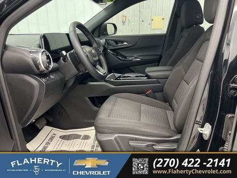 Used 2025 Chevrolet Equinox LT FWD image 9