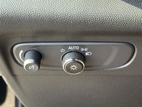 Used 2023 Buick Envision Essence image 29