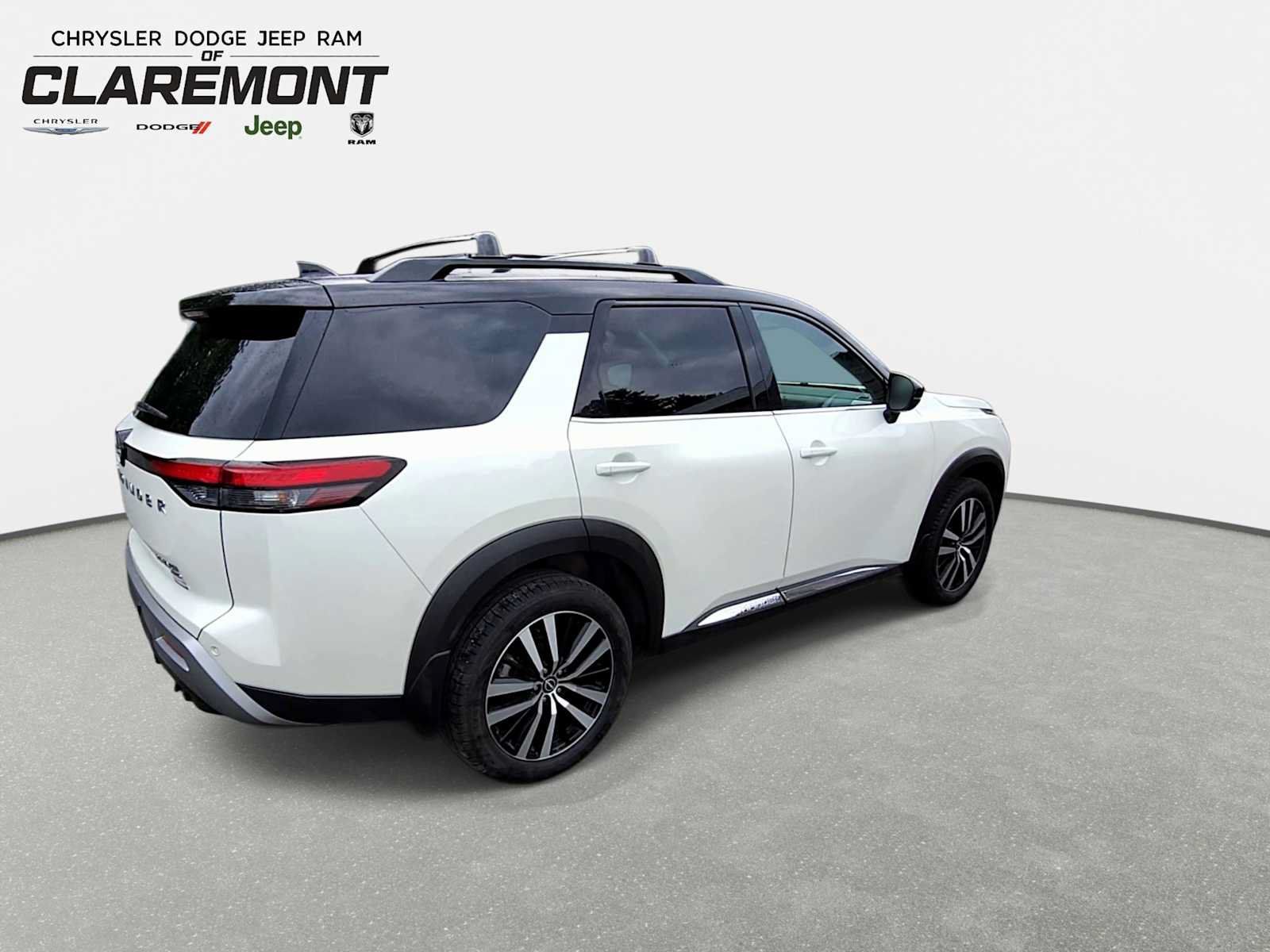 Used 2023 Nissan Pathfinder Platinum AWD/4WD image 8