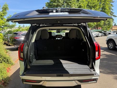 Used 2025 Ford Expedition Platinum AWD/4WD image 11