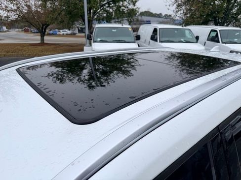 Used 2023 Toyota Highlander Platinum image 10