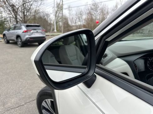 Used 2023 Nissan Rogue SV AWD/4WD image 15