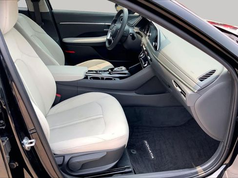 Used 2022 Hyundai Sonata SEL w/ Preferred Accessory Package FWD image 9
