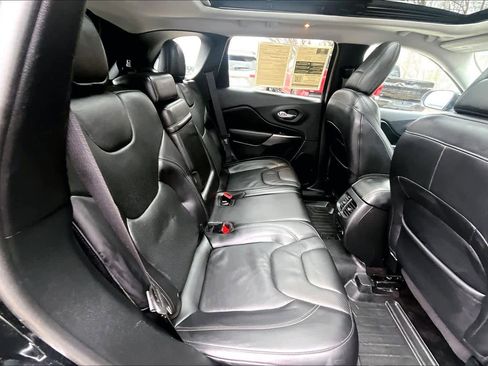 Used 2019 Jeep Cherokee Limited image 19