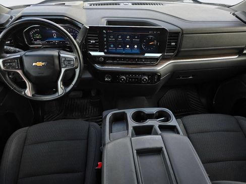Used 2024 Chevrolet Silverado 1500 LT AWD/4WD image 14