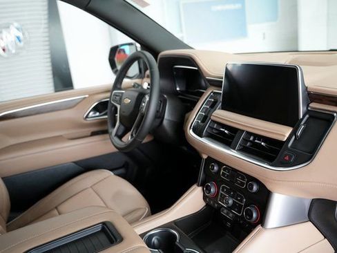 Used 2024 Chevrolet Suburban Premier image 27