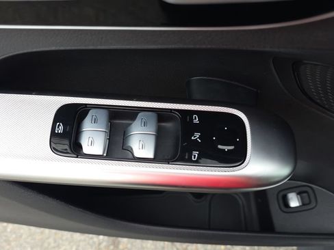Certified 2025 Mercedes-Benz GLC 300 4MATIC image 12