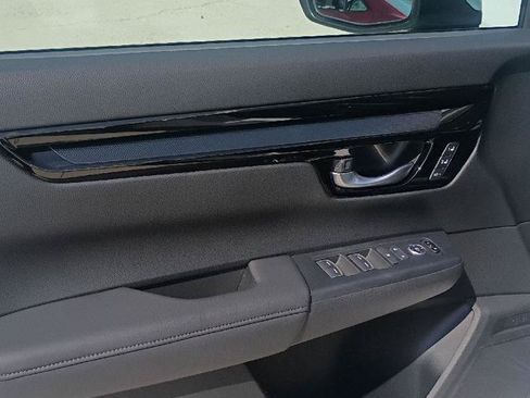 Used 2025 Honda CR-V EX-L image 9