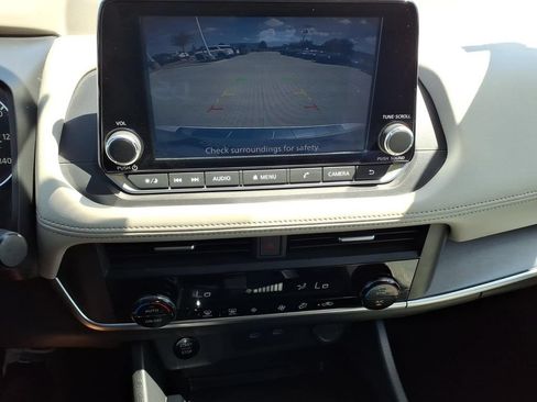 Used 2024 Nissan Rogue SV FWD image 16