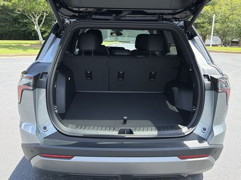 New 2027 Chevrolet Equinox LT w/ Convenience Package II FWD image 18