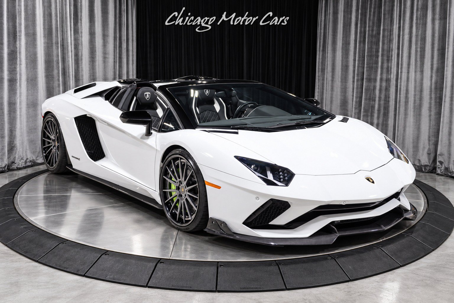 Used 2019 Lamborghini Aventador S AWD/4WD image 1