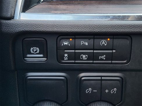 Used 2025 Chevrolet Suburban LS image 22