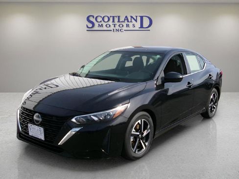 Used 2024 Nissan Sentra SV FWD image 2