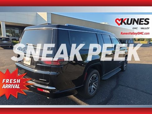 Used 2024 Jeep Wagoneer L Series II w/ Flexible Seating Group AWD/4WD image 3