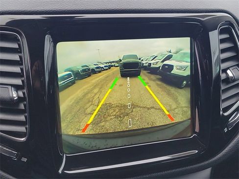 Used 2018 Jeep Compass Limited w/ Navigation Group image 27