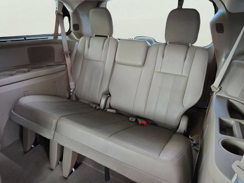 Used 2016 Chrysler Town & Country Touring FWD image 26